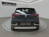 Usata Renault Captur Techno 101 CV (74 kW) 2023 Bic grigio medio tetto argento SUV