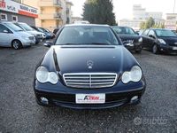 Usata Mercedes C220 Classic 150 CV (110 kW) 2005 Blu Berlina