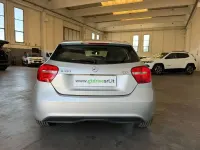 Usata Mercedes A180 109 CV (80 kW) 2015 Argento metallizzato Utilitaria