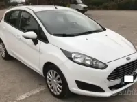 Usata Ford Fiesta 75 CV (55 kW) 2015 Bianco Utilitaria