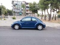 Usata VW New Beetle 90 CV (66 kW) 1999 Blu Utilitaria
