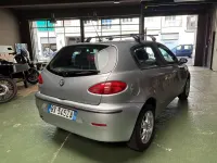 Usata Alfa Romeo 147 Distinctive 105 CV (77 kW) 2001 Argento Utilitaria