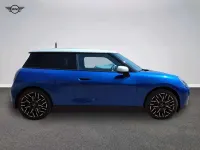 Usata Mini Cooper SE Favoured 160 kW (218 CV) 2026 Blu/azzurro Utilitaria