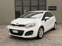 Usata Kia Rio 84 CV (61 kW) 2015 Bianco Berlina