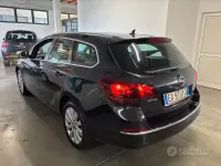 Usata Opel Astra 136 CV (100 kW) 2014 Nero Station wagon