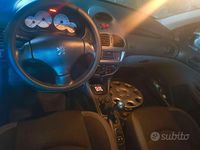 Begagnad Peugeot 206 88 HK (64 kW) 2006 Vit Sedan