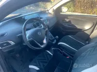 Usata Lancia Ypsilon 69 CV (50 kW) 2016 Grigio Utilitaria