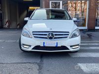 Begagnad Mercedes B180 Premium 122 HK (89 kW) 2012 Vit Minibuss