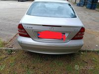 Usata Mercedes 220 Avantgarde 125 CV (91 kW) 2002 Grigio Berlina