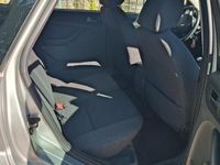 Usado Ford Focus 116 HP (85 kW) 2006 Cinzento Sedan