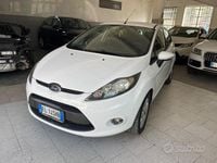 Usata Ford Fiesta 96 CV (70 kW) 2012 Bianco Utilitaria