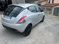 Usata Lancia Ypsilon Silver 69 CV (50 kW) 2020 Argento Utilitaria