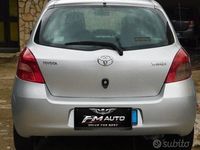 Usata Toyota Yaris 90 CV (66 kW) 2008 Grigio Utilitaria