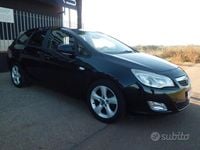 Usata Opel Astra 110 CV (80 kW) 2011 Nero Station wagon