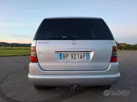 Usata Mercedes ML270 163 CV (119 kW) 2000 Grigio SUV
