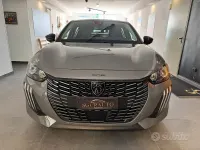 Usata Peugeot 208 Allure 101 CV (74 kW) 2025 Grigio Utilitaria