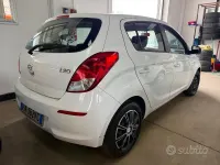 Usata Hyundai i20 Edition 85 CV (62 kW) 2012 Bianco Utilitaria
