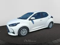 Usata Toyota Yaris Hybrid Active 92 CV (67 kW) 2024 Bianco Berlina