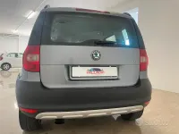 Usata Skoda Yeti Active 105 CV (77 kW) 2012 Grigio SUV