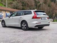 Usata Volvo V60 Business Edition 150 CV (110 kW) 2019 Verde Station wagon