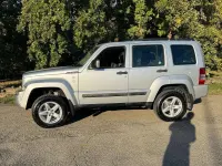 Usata Jeep Cherokee Sport 200 CV (147 kW) 2012 Argento SUV