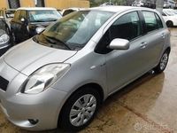 Usata Toyota Yaris 90 CV (66 kW) 2008 Grigio Utilitaria