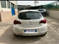 Usata Opel Astra Cosmo 110 CV (80 kW) 2011 Berlina