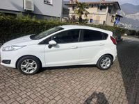 Usata Ford Fiesta 101 CV (74 kW) 2016 Bianco Berlina