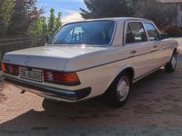 Usata Mercedes 240 72 CV (52 kW) 1981 Bianco Berlina