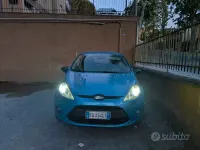 Usata Ford Fiesta 97 CV (71 kW) 2010 Blu Berlina