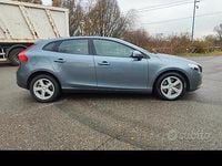 Usata Volvo V40 120 CV (88 kW) 2018 Grigio Berlina