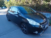 Usata Peugeot 208 Active 68 CV (50 kW) 2012 Nero Utilitaria
