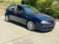 Usata Alfa Romeo 147 Distinctive 120 CV (88 kW) 2006 Blu Utilitaria