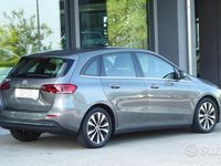 Käytetty Mercedes B200 150 HP (110 kW) 2021 Harmaa Tila-auto