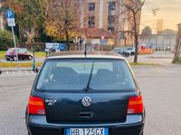 Usado VW Golf IV 75 CV (55 kW) 2004 Verde Berlina