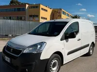 Gebraucht Peugeot Partner 75 PS (55 kW) 2018 Weiß Van / Kleinbus