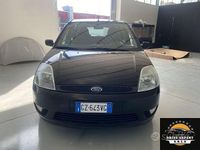 Usata Ford Fiesta Ghia 68 CV (50 kW) 2002 Nero Utilitaria