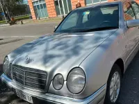 Usata Mercedes E200 136 CV (100 kW) 1996 Grigio Berlina