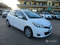 Usata Toyota Yaris 69 CV (50 kW) 2013 Bianco Berlina