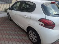 Usata Peugeot 208 Access 68 CV (50 kW) 2016 Bianco Utilitaria