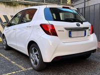 Usata Toyota Yaris Hybrid Active 75 CV (55 kW) 2014 Bianco Berlina