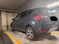 Usata Ford Kuga 140 CV (102 kW) 2012 Blu SUV