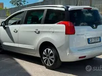 Usata Peugeot 5008 Business-Line 115 CV (84 kW) 2013 Bianco Monovolume
