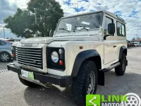 Usata Land Rover Defender S 122 CV (89 kW) 1999 Beige pastello SUV