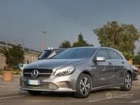 Usata Mercedes A180 109 CV (80 kW) 2017 Grigio Utilitaria