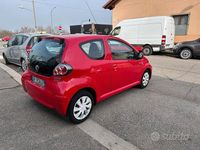 Usata Toyota Aygo 68 CV (50 kW) 2012 Rosso Utilitaria