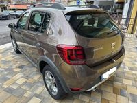 Usata Dacia Sandero Comfort 90 CV (66 kW) 2019 Marrone Berlina