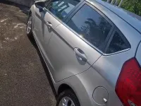 Usata Ford Fiesta 97 CV (71 kW) 2012 Grigio Berlina