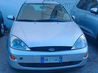 Usata Ford Focus Ghia 90 CV (66 kW) 2000 Grigio Berlina