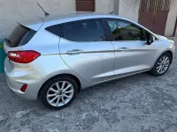 Usata Ford Fiesta Titanium 85 CV (62 kW) 2017 Grigio Utilitaria